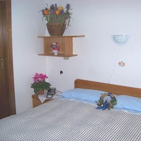 Garni Pecol Bed & Breakfast Fusine Phòng bức ảnh