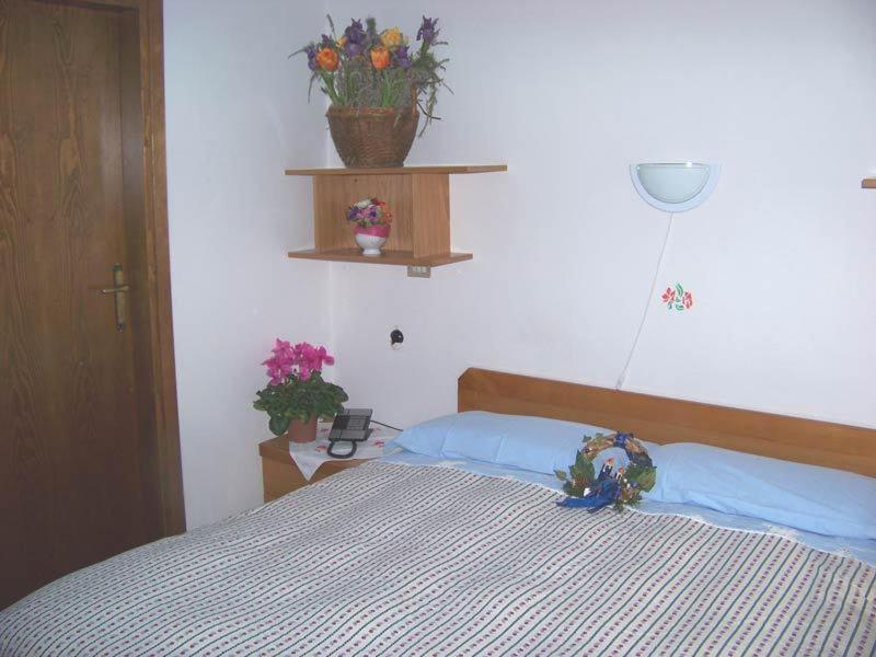 Garni Pecol Bed & Breakfast Fusine Phòng bức ảnh